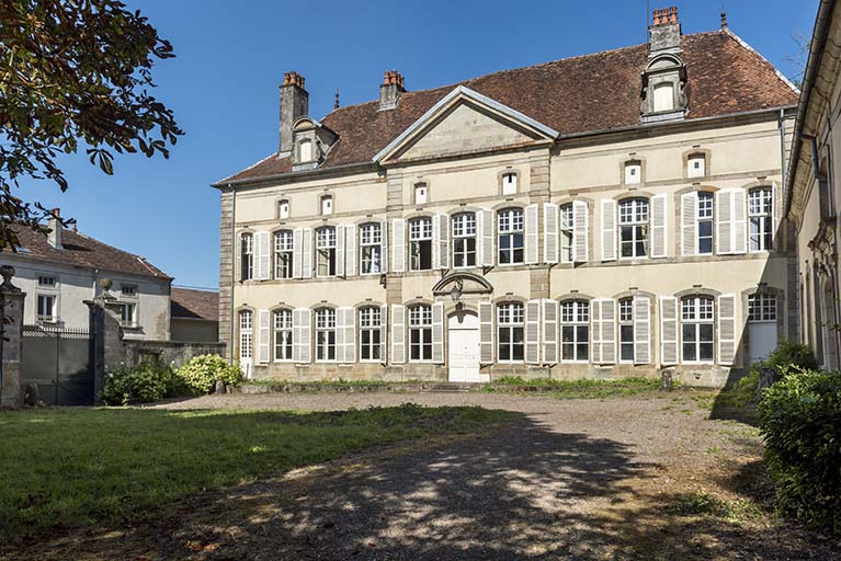 Façade principale vue de l'est. © Sonia Dourlot / Région Bourgogne-Franche-Comté, Inventaire du patrimoine - 2016