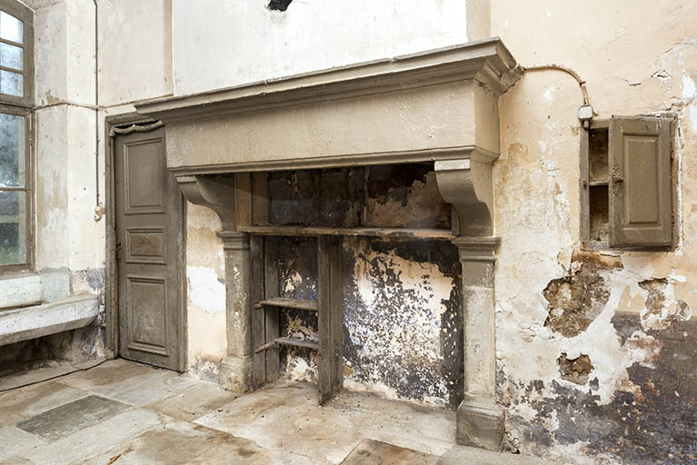 Cheminée au rez-de-chaussée. (Cuisine.)  © Sonia Dourlot / Région Bourgogne-Franche-Comté, Inventaire du patrimoine - 2016