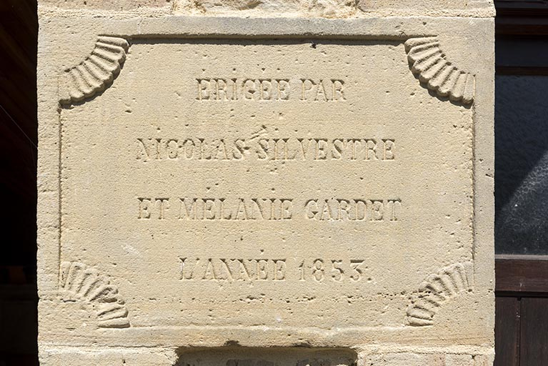 Inscription sur la façade. (1853) © Sonia Dourlot / Région Bourgogne-Franche-Comté, Inventaire du patrimoine - 2016