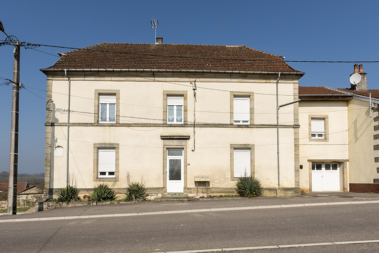 Maison d'école. Vue de face. © Sonia Dourlot / Région Bourgogne-Franche-Comté, Inventaire du patrimoine - 2016
