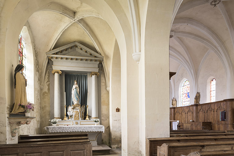 Vue intérieure de trois-quart du collatéral nord. © Sonia Dourlot / Région Bourgogne-Franche-Comté, Inventaire du patrimoine - 2016