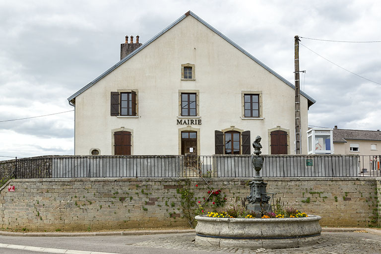 Mairie vue de face.  © Sonia Dourlot / Région Bourgogne-Franche-Comté, Inventaire du patrimoine - 2016