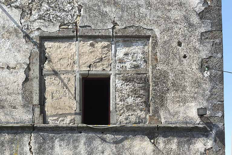 Détail de baie de la façade antérieure nord-est. © Sonia Dourlot / Région Bourgogne-Franche-Comté, Inventaire du patrimoine - 2016