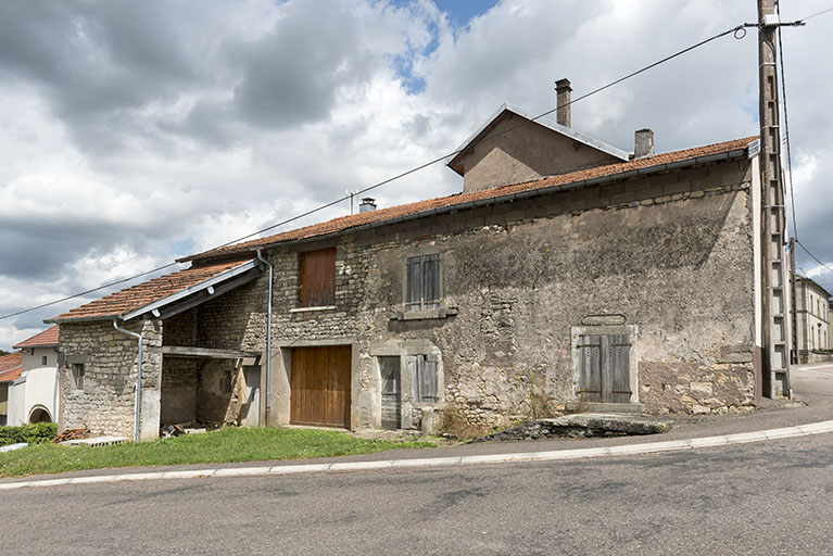 Maison place des Tilleuls. (Date portée 1839) © Sonia Dourlot / Région Bourgogne-Franche-Comté, Inventaire du patrimoine - 2016