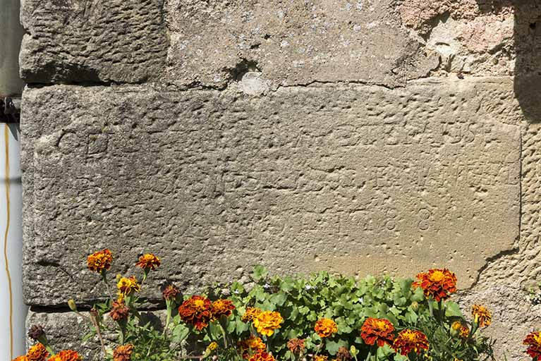 Détail : pierre de fondation (1788) (ancien moulin) © Sonia Dourlot / Région Bourgogne-Franche-Comté, Inventaire du patrimoine - 2016