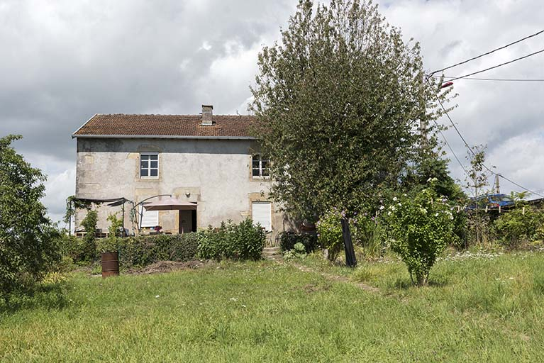 Façade postérieure de l'ancienne maison des soeurs, ancienne école des filles.  © Sonia Dourlot / Région Bourgogne-Franche-Comté, Inventaire du patrimoine - 2016