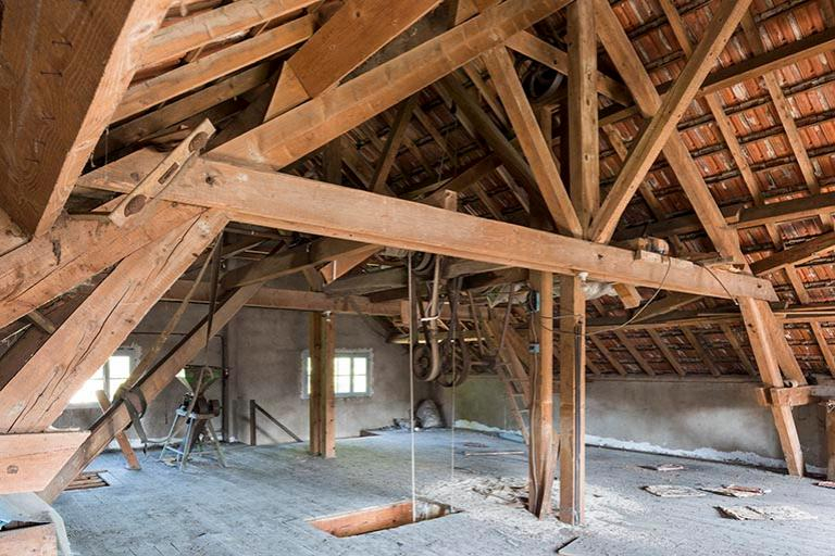 Vue d'ensemble de l'étage en surcroît © Sonia Dourlot / Région Bourgogne-Franche-Comté, Inventaire du patrimoine - 2016 Vue d'ensemble de l'étage en surcroît © Sonia Dourlot / Région Bourgogne-Franche-Comté, Inventaire du patrimoine - 2016