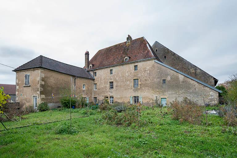 Ferme 13 Grande rue, vue depuis la voie ferrée. © Jérôme Mongreville / Région Bourgogne-Franche-Comté, Inventaire du patrimoine - 2016