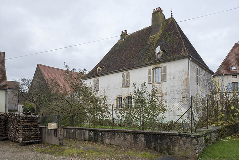 Façade arrière de la demeure, orientée à l'Est © Jérôme Mongreville / Région Bourgogne-Franche-Comté, Inventaire du patrimoine - 2016