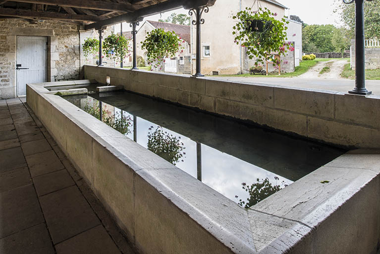 Le bassin à usage de lavoir. © Jérôme Mongreville / Région Bourgogne-Franche-Comté, Inventaire du patrimoine - 2016 Le bassin à usage de lavoir. © Jérôme Mongreville / Région Bourgogne-Franche-Comté, Inventaire du patrimoine - 2016