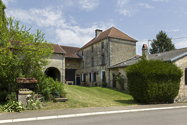 Maison et ferme, 11 rue des Marronniers. © Sonia Dourlot / Région Bourgogne-Franche-Comté, Inventaire du patrimoine - 2016