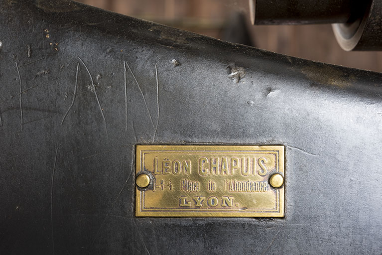 Plaque du vendeur. © Sonia Dourlot / Région Bourgogne-Franche-Comté, Inventaire du patrimoine - 2017