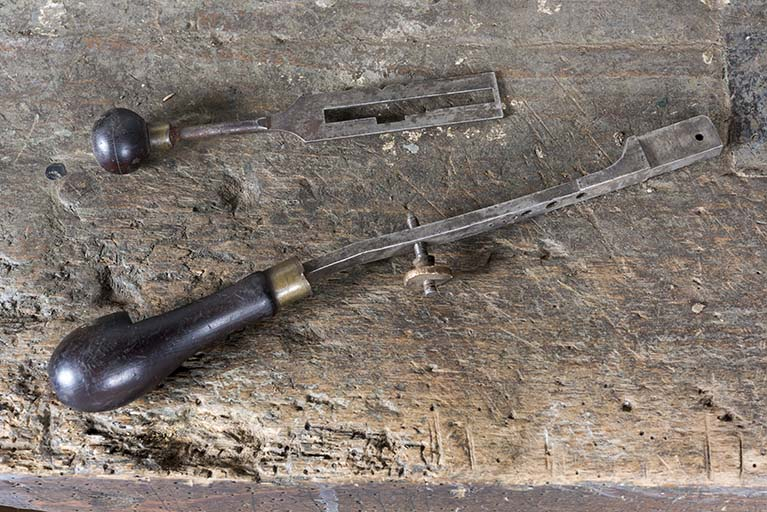 Module de gravage : levier et guide supplémentaires. © Sonia Dourlot / Région Bourgogne-Franche-Comté, Inventaire du patrimoine - 2017