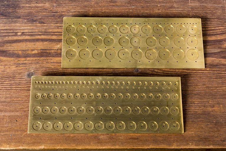 Calibres aux roues, en laiton. © Sonia Dourlot / Région Bourgogne-Franche-Comté, Inventaire du patrimoine - 2017