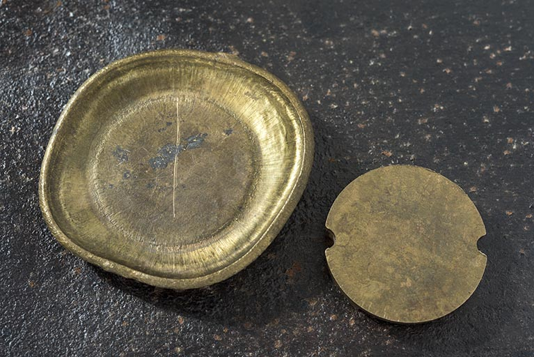 Ebauche obtenue par frappe à chaud (verso). © Sonia Dourlot / Région Bourgogne-Franche-Comté, Inventaire du patrimoine - 2017