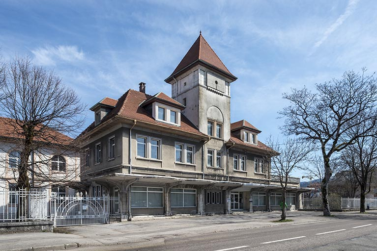 Conciergerie, bureaux et logements. Vue de trois quarts gauche. © Jérôme Mongreville / Région Bourgogne-Franche-Comté, Inventaire du patrimoine - 2017 Conciergerie, bureaux et logements. Vue de trois quarts gauche. © Jérôme Mongreville / Région Bourgogne-Franche-Comté, Inventaire du patrimoine - 2017