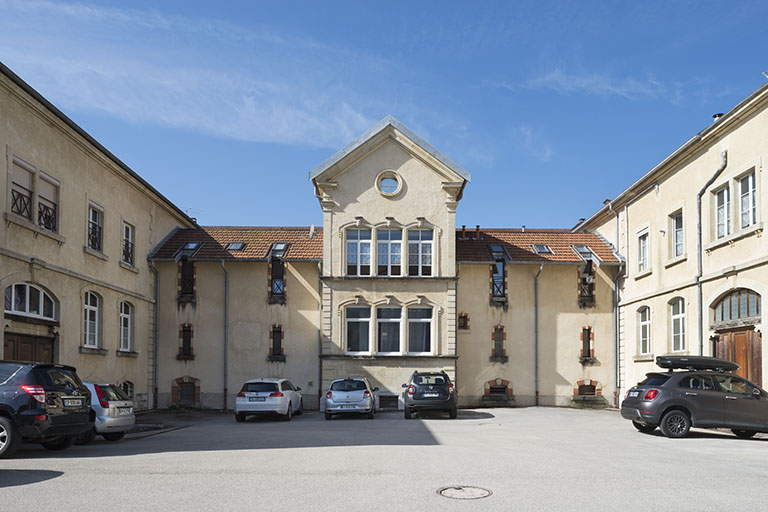 Vue axiale depuis la cour nord. © Jérôme Mongreville / Région Bourgogne-Franche-Comté, Inventaire du patrimoine - 2017