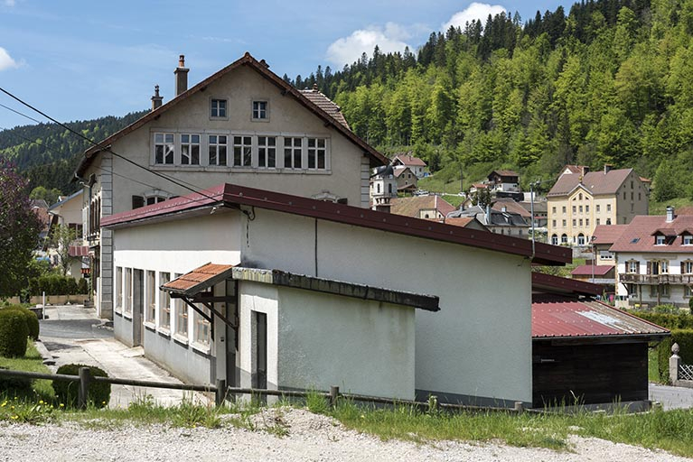 Atelier Moyse Outillage : façades antérieure et latérale droite. © Sonia Dourlot / Région Bourgogne-Franche-Comté, Inventaire du patrimoine - 2017 Atelier Moyse Outillage : façades antérieure et latérale droite. © Sonia Dourlot / Région Bourgogne-Franche-Comté, Inventaire du patrimoine - 2017
