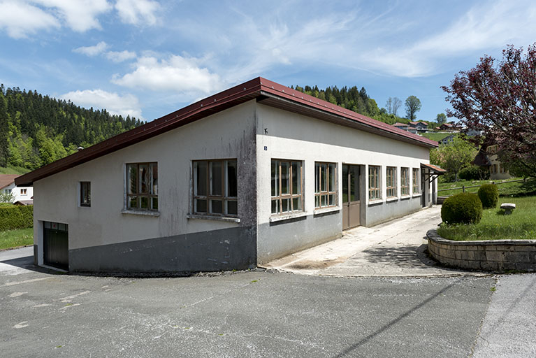 Atelier Moyse Outillage : façades antérieure et latérale gauche. © Sonia Dourlot / Région Bourgogne-Franche-Comté, Inventaire du patrimoine - 2017 Atelier Moyse Outillage : façades antérieure et latérale gauche. © Sonia Dourlot / Région Bourgogne-Franche-Comté, Inventaire du patrimoine - 2017