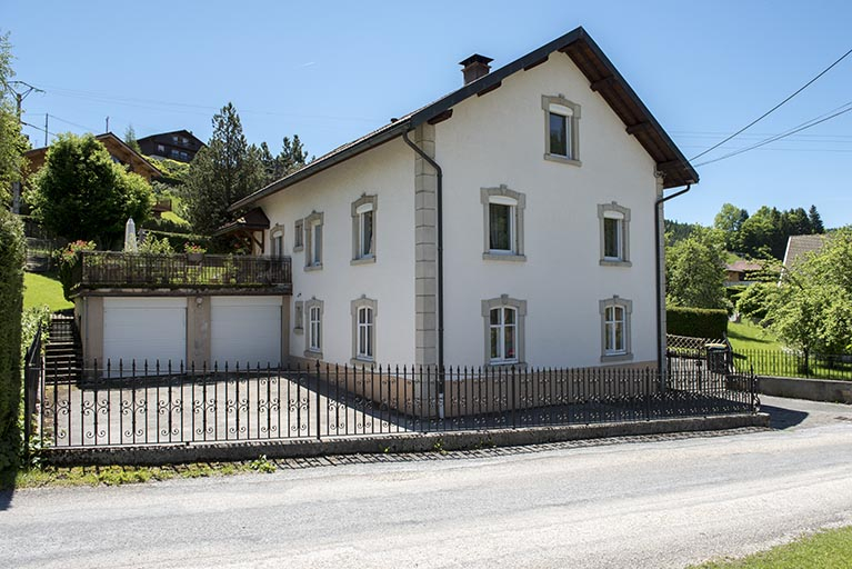 Façades postérieure et latérale gauche. © Sonia Dourlot / Région Bourgogne-Franche-Comté, Inventaire du patrimoine - 2017