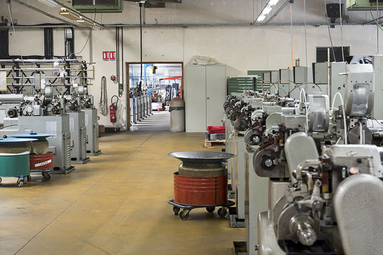 Rangée de tours de la SA Esco. Au fond, l'atelier de 1972. © Sonia Dourlot / Région Bourgogne-Franche-Comté, Inventaire du patrimoine - 2017