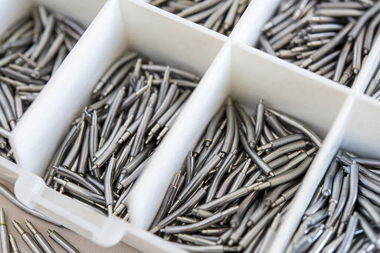 Production de la société Baron : barrettes de montre. © Sonia Dourlot / Région Bourgogne-Franche-Comté, Inventaire du patrimoine - 2017