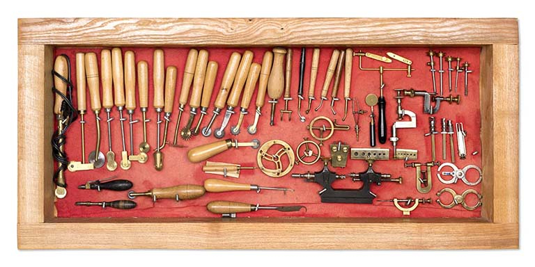 Outils produits dans la commune (collection René Laithier, mairie des Gras) : outils d'apiculture, de mercerie et papeterie, tour à pivoter, calibres, huit-chiffres, etc. © Sonia Dourlot / Région Bourgogne-Franche-Comté, Inventaire du patrimoine - 2017 Outils produits dans la commune (collection René Laithier, mairie des Gras) : outils d'apiculture, de mercerie et papeterie, tour à pivoter, calibres, huit-chiffres, etc. © Sonia Dourlot / Région Bourgogne-Franche-Comté, Inventaire du patrimoine - 2017