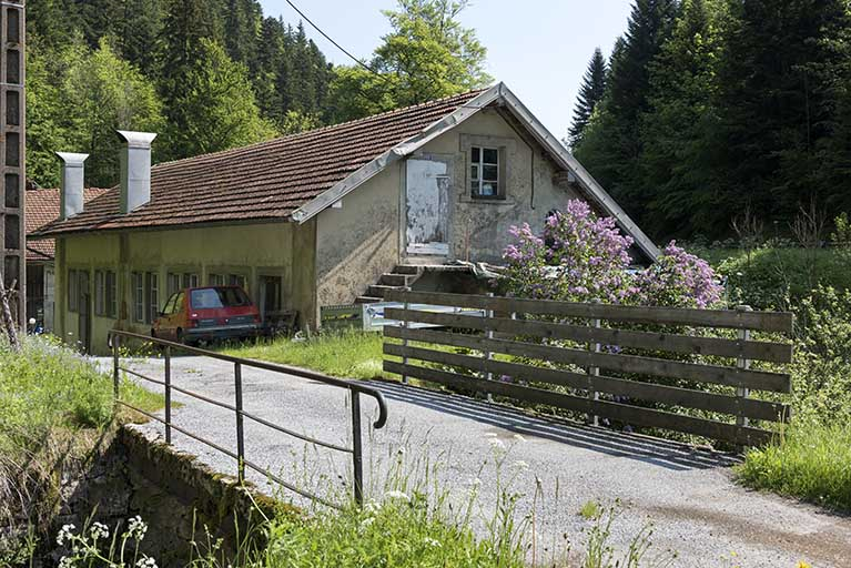 Usine : façades antérieure et latérale droite. © Sonia Dourlot / Région Bourgogne-Franche-Comté, Inventaire du patrimoine - 2017