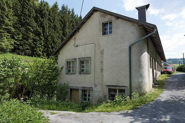 Usine : façade latérale gauche, de trois quarts droite. © Sonia Dourlot / Région Bourgogne-Franche-Comté, Inventaire du patrimoine - 2017