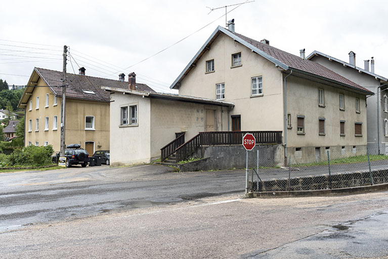 Vue d'ensemble, depuis le nord : fonderie à l'arrière-plan, immeuble et atelier au premier plan. © Sonia Dourlot / Région Bourgogne-Franche-Comté, Inventaire du patrimoine - 2017 Vue d'ensemble, depuis le nord : fonderie à l'arrière-plan, immeuble et atelier au premier plan. © Sonia Dourlot / Région Bourgogne-Franche-Comté, Inventaire du patrimoine - 2017