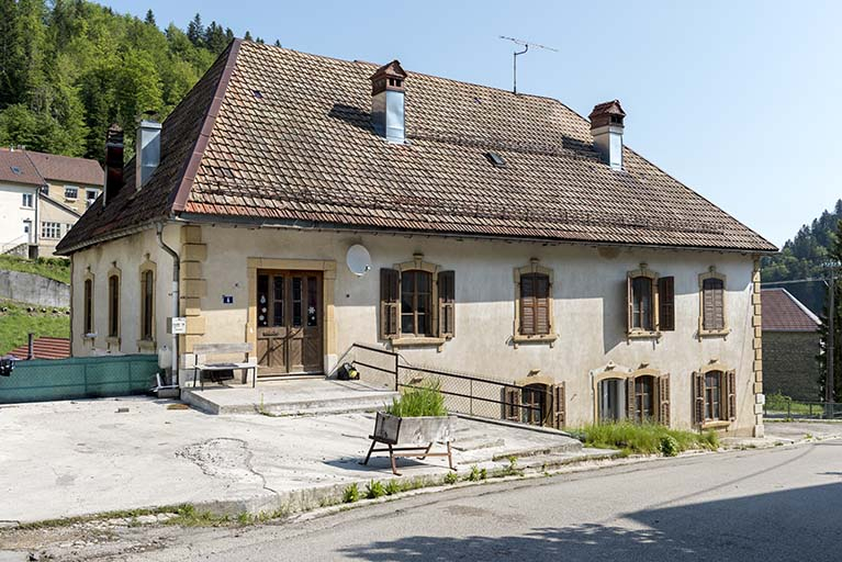 Immeuble, depuis le sud. © Sonia Dourlot / Région Bourgogne-Franche-Comté, Inventaire du patrimoine - 2017