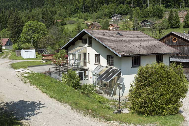 Façades postérieure et latérale gauche. © Sonia Dourlot / Région Bourgogne-Franche-Comté, Inventaire du patrimoine - 2017
