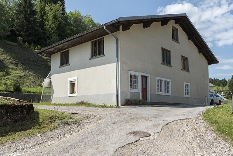 Façades postérieure et latérale gauche. © Sonia Dourlot / Région Bourgogne-Franche-Comté, Inventaire du patrimoine - 2017