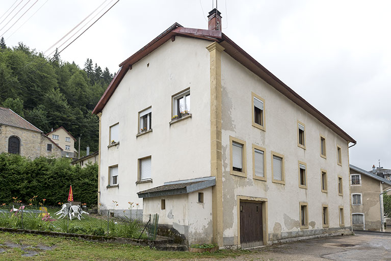 Façades postérieure et latérale gauche. © Sonia Dourlot / Région Bourgogne-Franche-Comté, Inventaire du patrimoine - 2017