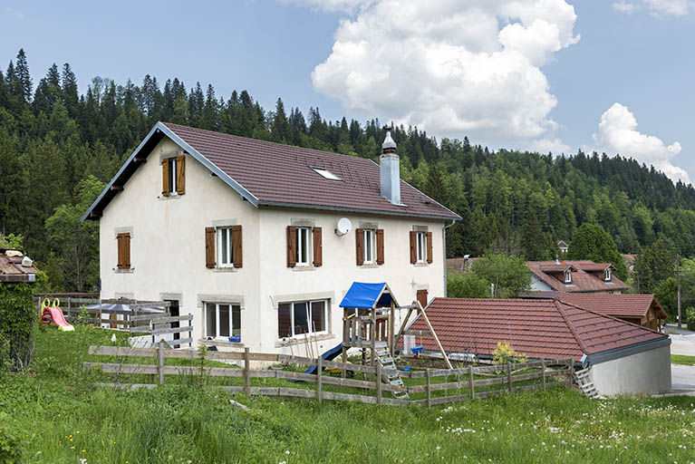 Façades postérieure et latérale gauche. © Sonia Dourlot / Région Bourgogne-Franche-Comté, Inventaire du patrimoine - 2017