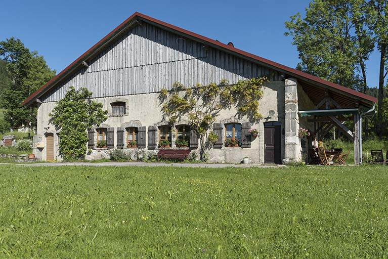 Façade antérieure, de trois quarts droite. © Sonia Dourlot / Région Bourgogne-Franche-Comté, Inventaire du patrimoine - 2017 Façade antérieure, de trois quarts droite. © Sonia Dourlot / Région Bourgogne-Franche-Comté, Inventaire du patrimoine - 2017