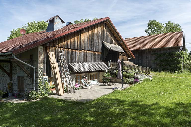 Façade postérieure, de trois quarts gauche. © Sonia Dourlot / Région Bourgogne-Franche-Comté, Inventaire du patrimoine - 2017
