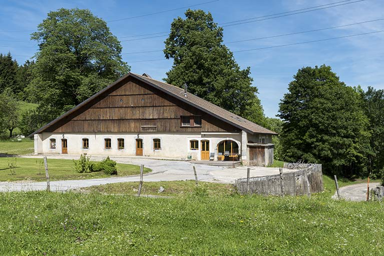 Vue d'ensemble, depuis le sud-est. © Sonia Dourlot / Région Bourgogne-Franche-Comté, Inventaire du patrimoine - 2017