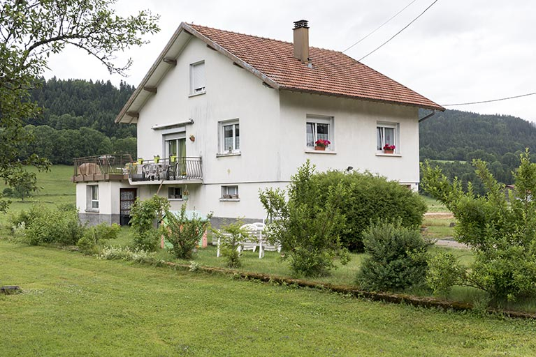 Façades antérieure et latérale gauche. © Sonia Dourlot / Région Bourgogne-Franche-Comté, Inventaire du patrimoine - 2017 Façades antérieure et latérale gauche. © Sonia Dourlot / Région Bourgogne-Franche-Comté, Inventaire du patrimoine - 2017