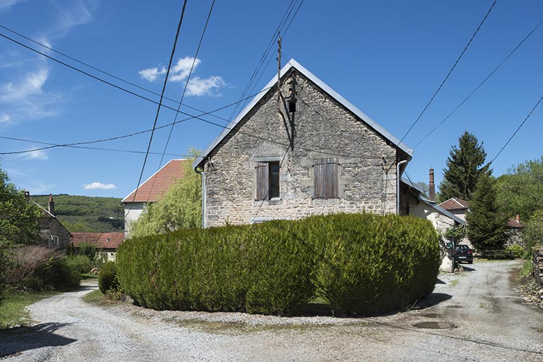 Moulin et logements depuis le sud-est. © Jérôme Mongreville / Région Bourgogne-Franche-Comté, Inventaire du patrimoine - 2017 Moulin et logements depuis le sud-est. © Jérôme Mongreville / Région Bourgogne-Franche-Comté, Inventaire du patrimoine - 2017