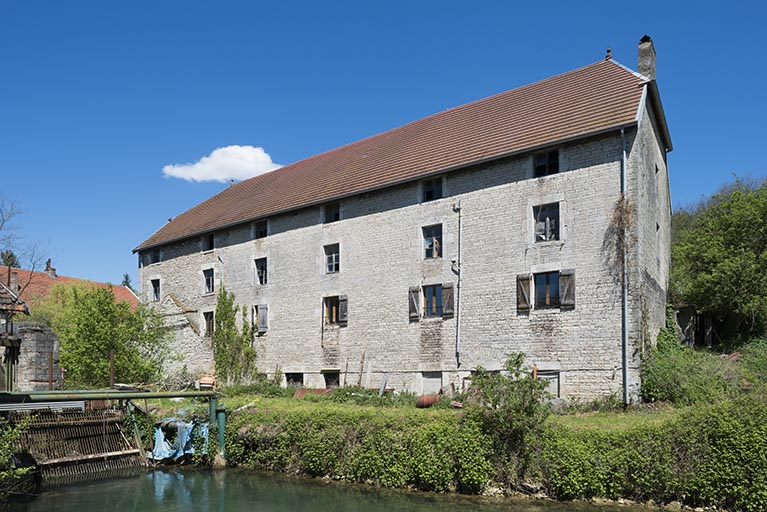 Logement ouvrier ouest. Façade sur le canal d'amenée. © Jérôme Mongreville / Région Bourgogne-Franche-Comté, Inventaire du patrimoine - 2017 Logement ouvrier ouest. Façade sur le canal d'amenée. © Jérôme Mongreville / Région Bourgogne-Franche-Comté, Inventaire du patrimoine - 2017