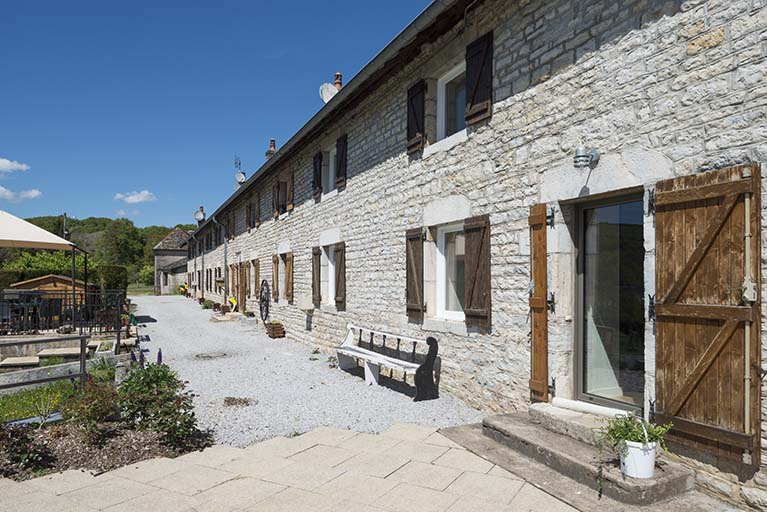 Logement ouvrier. Façade antérieure de l'aile sud. © Jérôme Mongreville / Région Bourgogne-Franche-Comté, Inventaire du patrimoine - 2017 Logement ouvrier. Façade antérieure de l'aile sud. © Jérôme Mongreville / Région Bourgogne-Franche-Comté, Inventaire du patrimoine - 2017