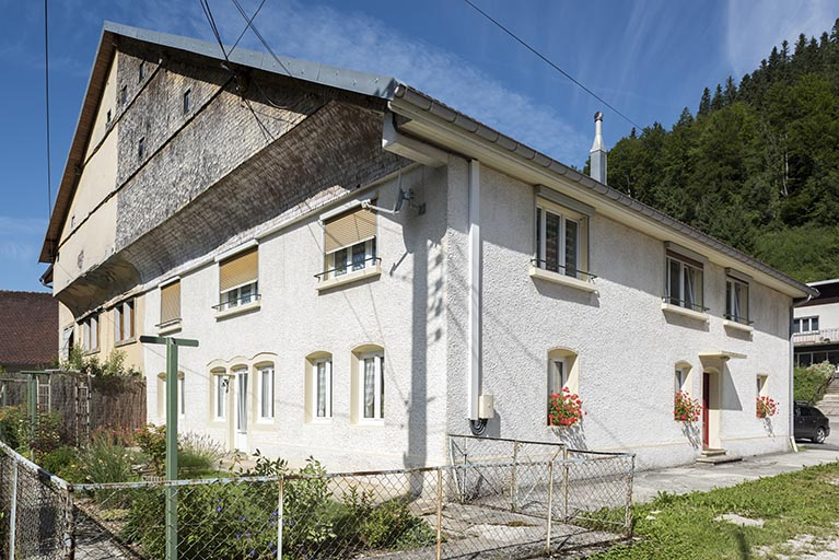 Façades postérieure et latérale gauche. © Sonia Dourlot / Région Bourgogne-Franche-Comté, Inventaire du patrimoine - 2017