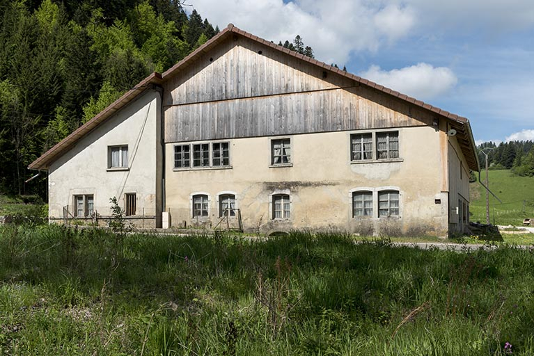 Façade est, de trois quarts droite. © Sonia Dourlot / Région Bourgogne-Franche-Comté, Inventaire du patrimoine - 2017 Façade est, de trois quarts droite. © Sonia Dourlot / Région Bourgogne-Franche-Comté, Inventaire du patrimoine - 2017