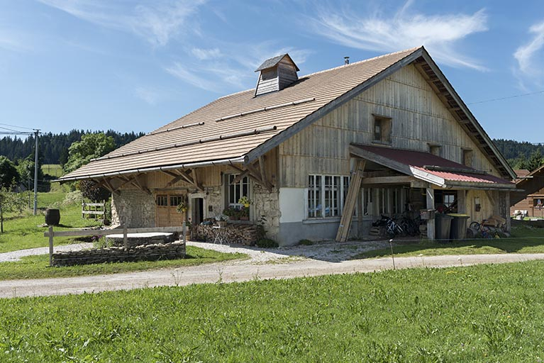 Façades antérieure et latérale droite. © Sonia Dourlot / Région Bourgogne-Franche-Comté, Inventaire du patrimoine - 2017 Façades antérieure et latérale droite. © Sonia Dourlot / Région Bourgogne-Franche-Comté, Inventaire du patrimoine - 2017