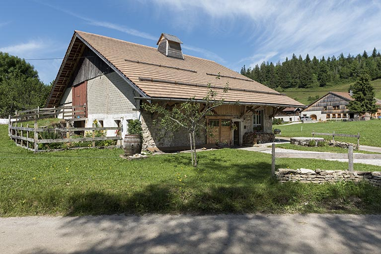 Façades antérieure et latérale gauche. © Sonia Dourlot / Région Bourgogne-Franche-Comté, Inventaire du patrimoine - 2017 Façades antérieure et latérale gauche. © Sonia Dourlot / Région Bourgogne-Franche-Comté, Inventaire du patrimoine - 2017