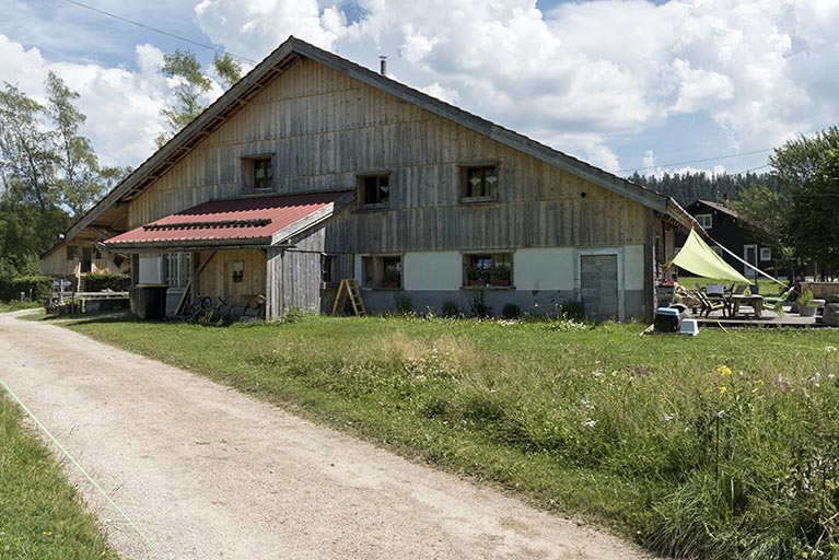Façade latérale droite, de trois quarts droite. © Sonia Dourlot / Région Bourgogne-Franche-Comté, Inventaire du patrimoine - 2017 Façade latérale droite, de trois quarts droite. © Sonia Dourlot / Région Bourgogne-Franche-Comté, Inventaire du patrimoine - 2017