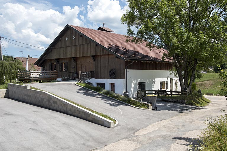 Façades postérieure et latérale gauche. © Sonia Dourlot / Région Bourgogne-Franche-Comté, Inventaire du patrimoine - 2017