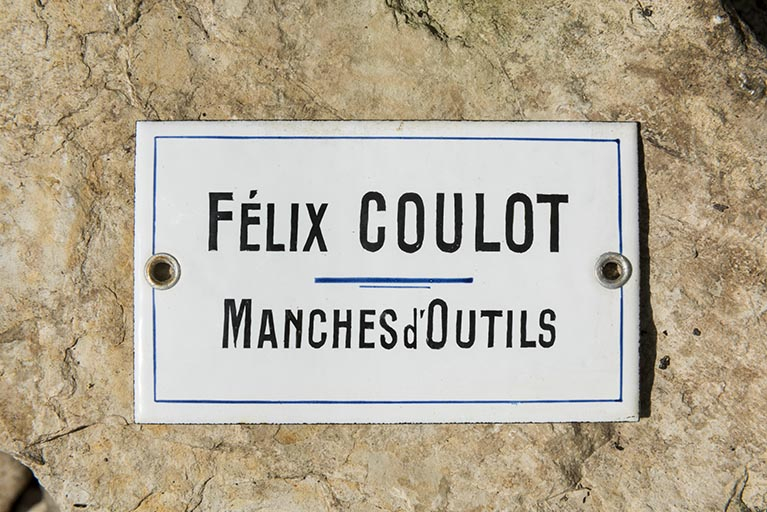 Plaque de Félix Coulot. © Sonia Dourlot / Région Bourgogne-Franche-Comté, Inventaire du patrimoine - 2017 Plaque de Félix Coulot. © Sonia Dourlot / Région Bourgogne-Franche-Comté, Inventaire du patrimoine - 2017