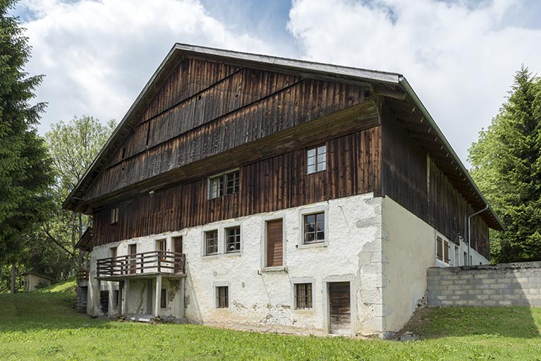 Façade antérieure, de trois quarts droite. © Sonia Dourlot / Région Bourgogne-Franche-Comté, Inventaire du patrimoine - 2017 Façade antérieure, de trois quarts droite. © Sonia Dourlot / Région Bourgogne-Franche-Comté, Inventaire du patrimoine - 2017